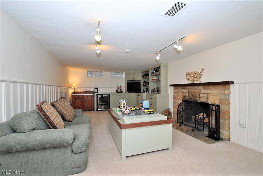 2392 Saybrook Road Cleveland, OH 44118 - Photo 17 of 18 Gallery Image 17