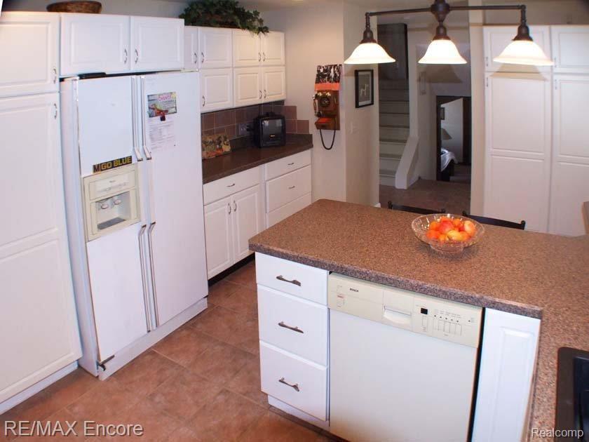 7286 Holcomb Road Clarkston, MI 48346 - Photo 4 of 20 All appliances & extra storage