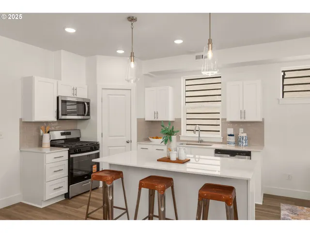 $479,950 | 18971 Southwest Hazelwood Lane, Unit L4, Beaverton, OR 97078