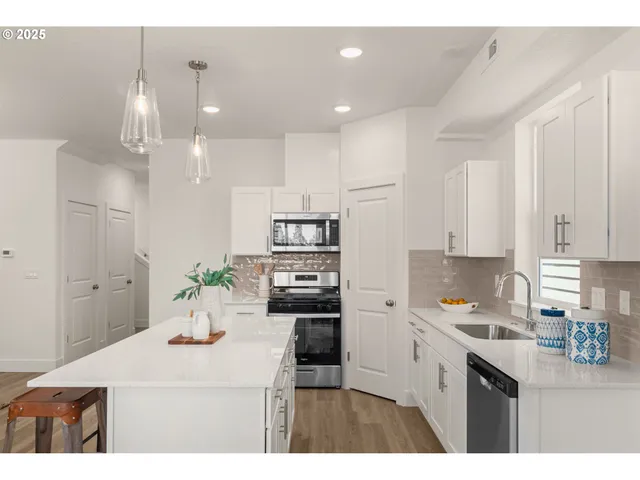 $479,950 | 18971 Southwest Hazelwood Lane, Unit L4, Beaverton, OR 97078