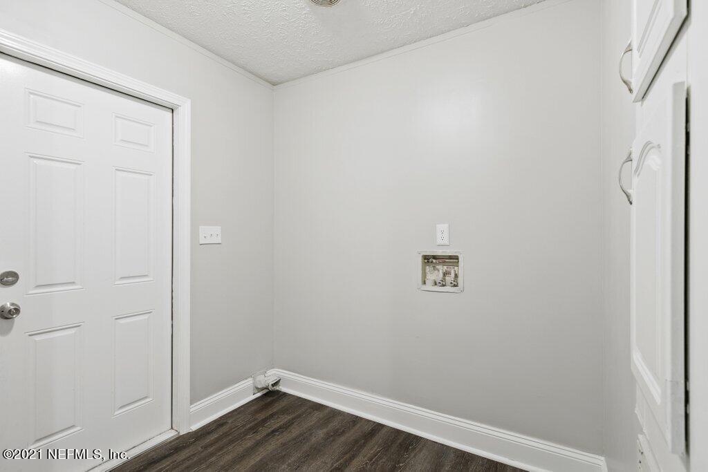 54162 Heron Road Callahan, FL 32011 - Photo 13 of 32 a view of a hallway