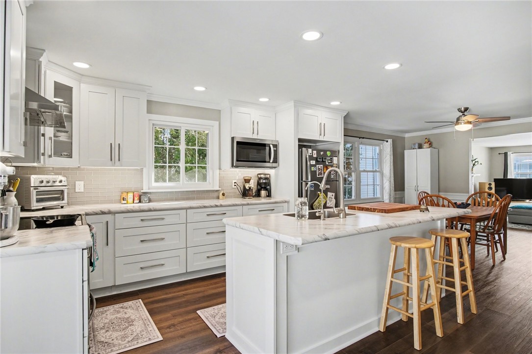 320 Winfield Road Irondequoit, NY 14622 - Photo 11 of 29