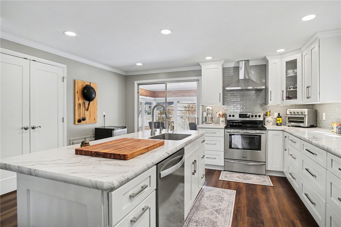 320 Winfield Road Irondequoit, NY 14622 - Photo 12 of 29