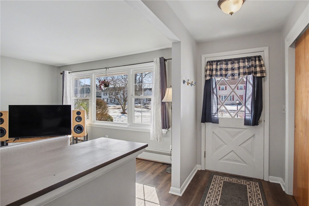 320 Winfield Road Irondequoit, NY 14622 - Photo 3 of 29