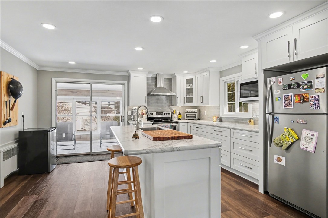 320 Winfield Road Irondequoit, NY 14622 - Photo 10 of 29