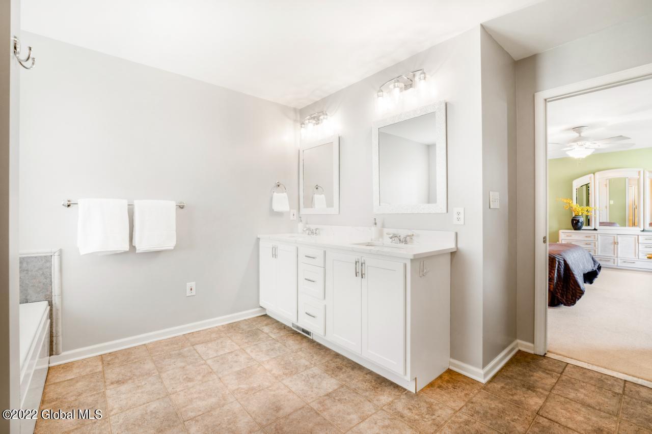 4023 Newcastle Road Schenectady, NY 12303 - Photo 15 of 25 Hommati.com-4023_Newcastle_Rd_NY-05-26-2
