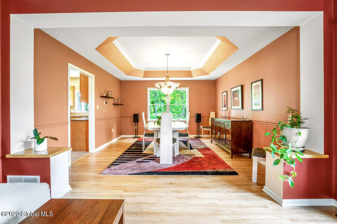 4023 Newcastle Road Schenectady, NY 12303 - Photo 5 of 25 Hommati 2