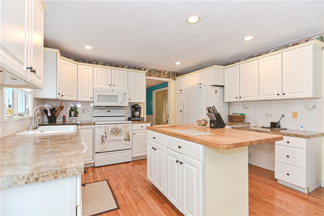 17 Wickham Road North Kingstown, RI 02852 - Photo 12 of 44