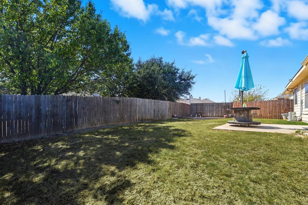 1201 Roping Reins Way Fort Worth, TX 76052 - Photo 29 of 34 a backyard of a house