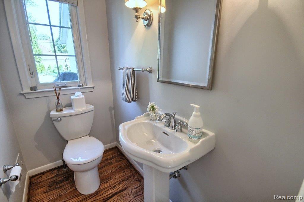 1014 Audubon Road Grosse Pointe, MI 48230 - Photo 13 of 27 Half_Bath.jpg