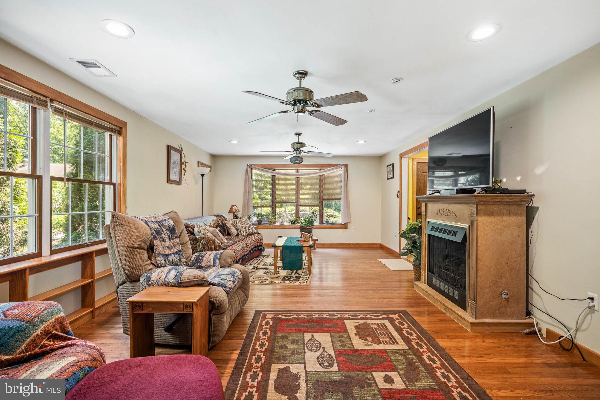 11960 Alum Springs Road Culpeper, VA 22701 - Photo 8 of 57 Living Room