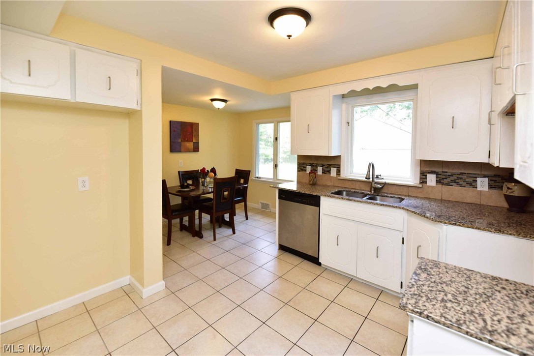 4037 Corwin Road Cleveland, OH 44121 - Photo 8 of 24