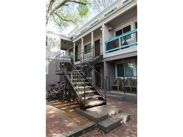 a picture of a bench in front of building