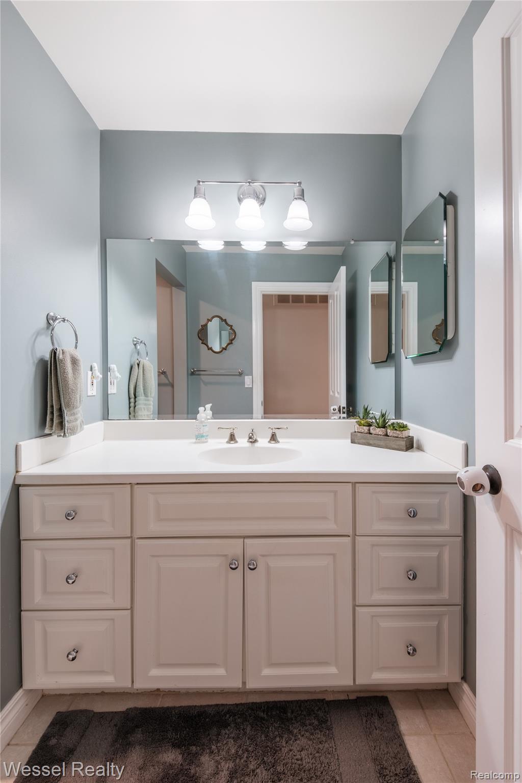 2096 Winchester Road Rochester, MI 48307 - Photo 25 of 41 winchester-025.jpg