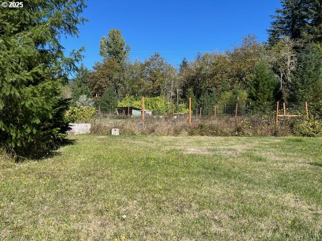 78544 Rat Creek Road Cottage Grove, OR 97424 - Photo 14 of 44 a backyard of a house with lots of green space