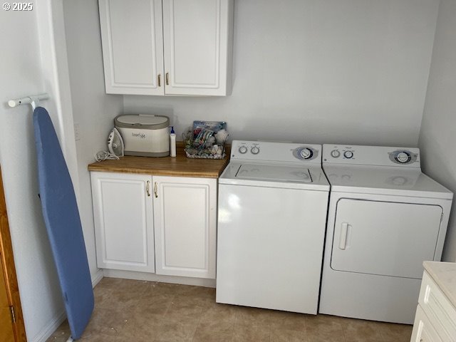 78544 Rat Creek Road Cottage Grove, OR 97424 - Photo 20 of 44 a utility room with dryer and washer