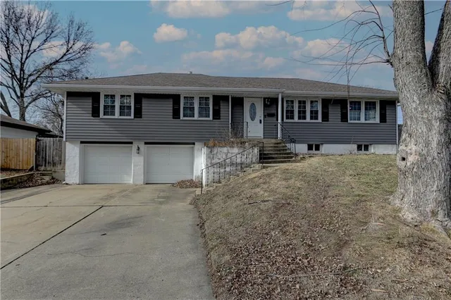 $260,000 | 4116 South Delaware Avenue, Independence, MO 64055