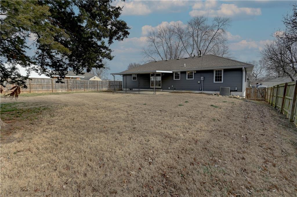 4116 South Delaware Avenue Independence, MO 64055 - Photo 3 of 40