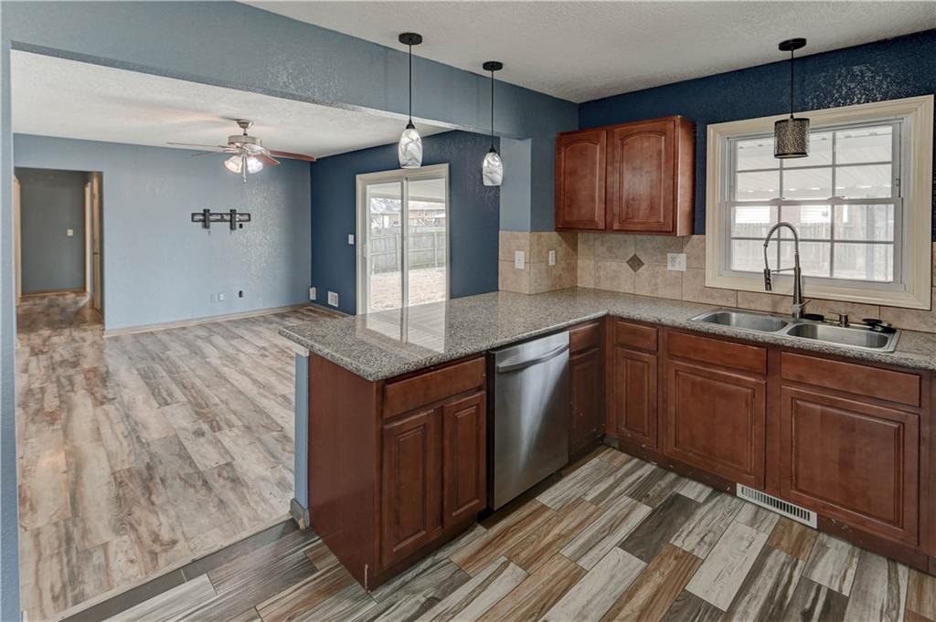 4116 South Delaware Avenue Independence, MO 64055 - Photo 10 of 40