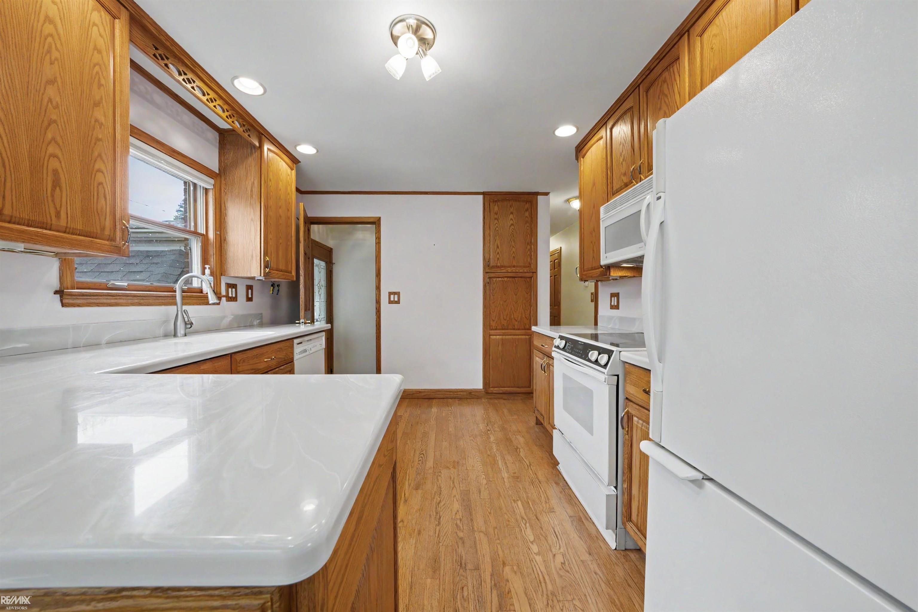 28900 South River Road Harrison Township, MI 48045 - Photo 60 of 81