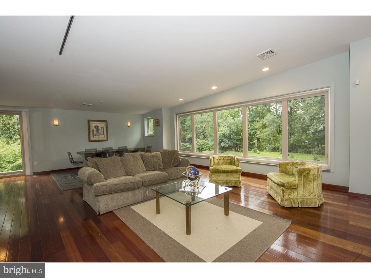 8306 MacArthur Road Glenside, PA 19038 - Photo 5 of 25 Living Room