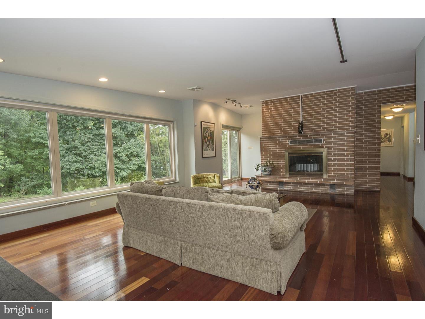 8306 MacArthur Road Glenside, PA 19038 - Photo 6 of 25 Living Room