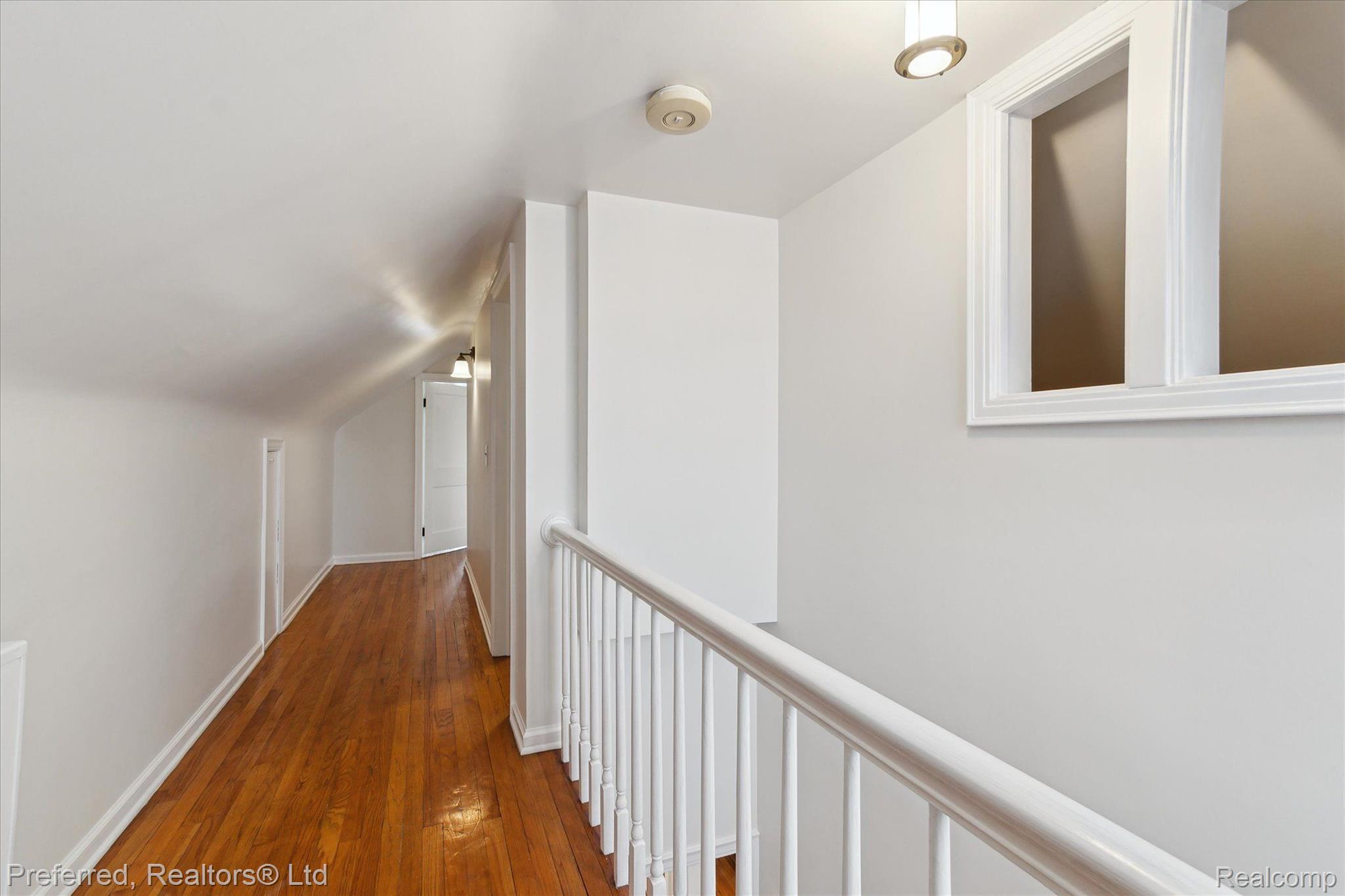 14404 Farmington Road Livonia, MI 48154 - Photo 22 of 47 2nd Floor Hall