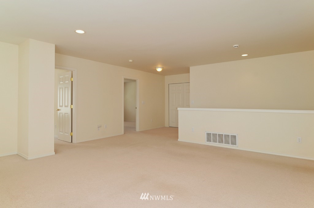 9214 Northeast 173rd Place Bothell, WA 98011 - Photo 11 of 15 Gallery Image 11