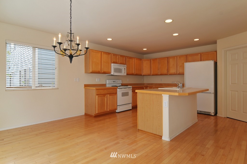 9214 Northeast 173rd Place Bothell, WA 98011 - Photo 6 of 15 Gallery Image 6