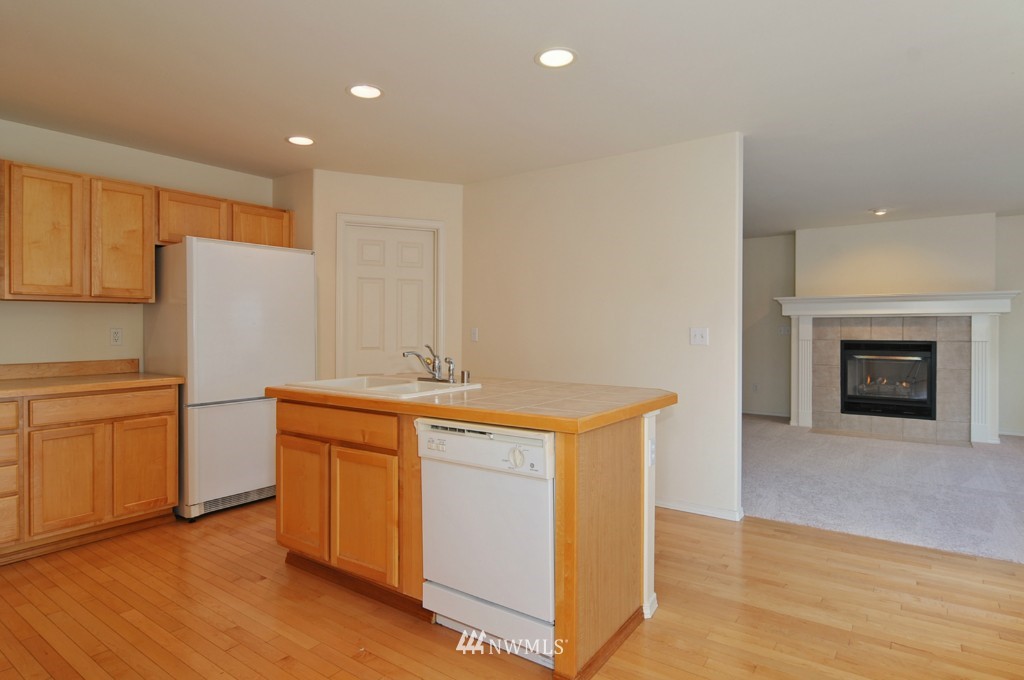 9214 Northeast 173rd Place Bothell, WA 98011 - Photo 7 of 15 Gallery Image 7