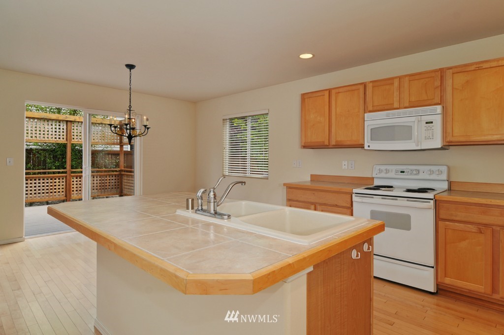 9214 Northeast 173rd Place Bothell, WA 98011 - Photo 8 of 15 Gallery Image 8