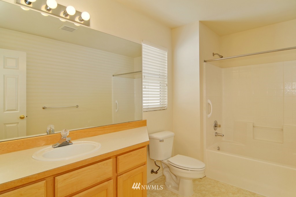 9214 Northeast 173rd Place Bothell, WA 98011 - Photo 10 of 15 Gallery Image 10
