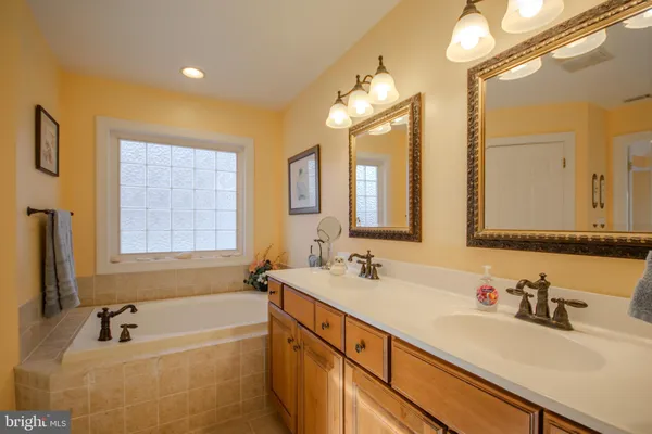 $574,999 | 27120 Coach House Lane, Salisbury, MD 21801