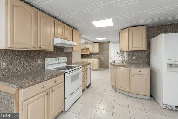 $450,000 | 765 Willow Drive, Gibbstown, NJ 08027