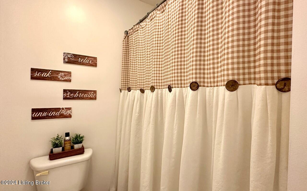 559 Grant Road Leitchfield, KY 42754 - Photo 32 of 57 Primary Bath