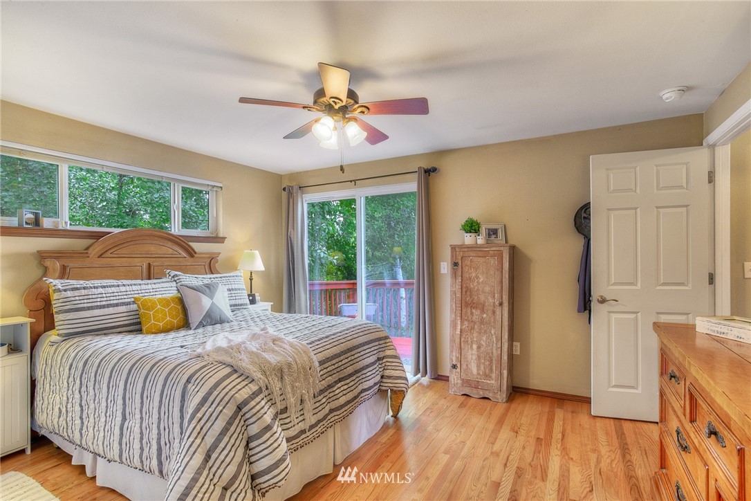 7717 Cooper Point Road Northwest Olympia, WA 98502 - Photo 9 of 25 Gallery Image 9
