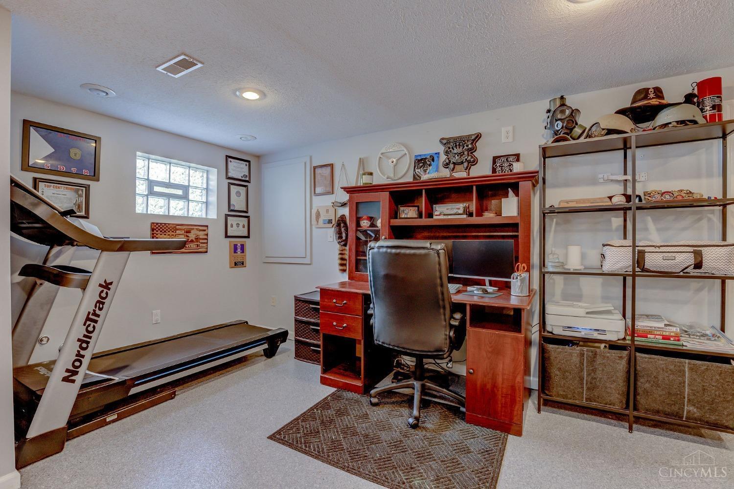 6812 Taylor Road Cincinnati, OH 45248 - Photo 24 of 44