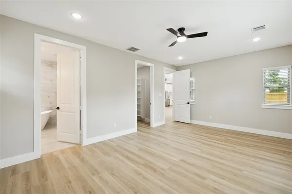 a view of an empty room with a ceiling fan