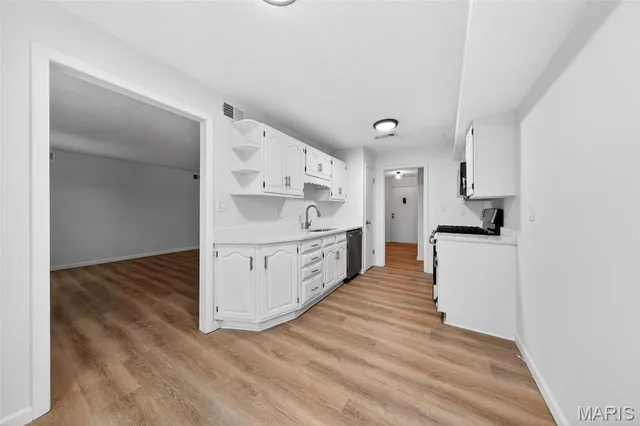 $124,999 | 10358 Chimney Rock Drive, Unit 20, St. Louis, MO 63146