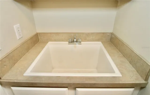 $2,600 | 1207 Greenley Avenue, Groveland, FL 34736