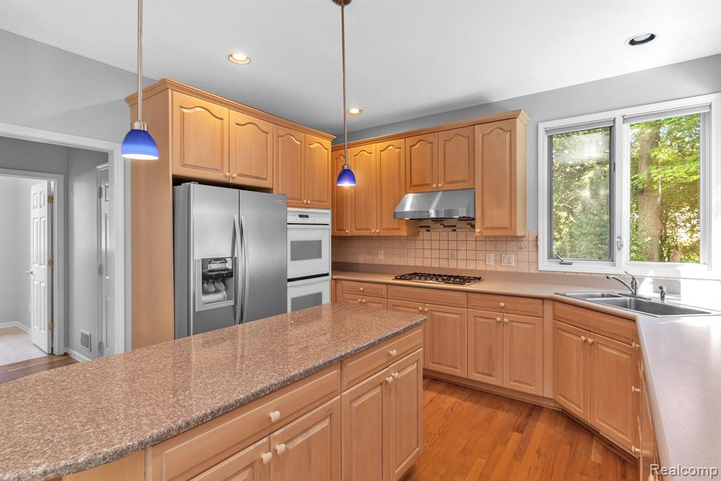 1691 Spring Creek Drive Rochester Hills, MI 48306 - Photo 20 of 78