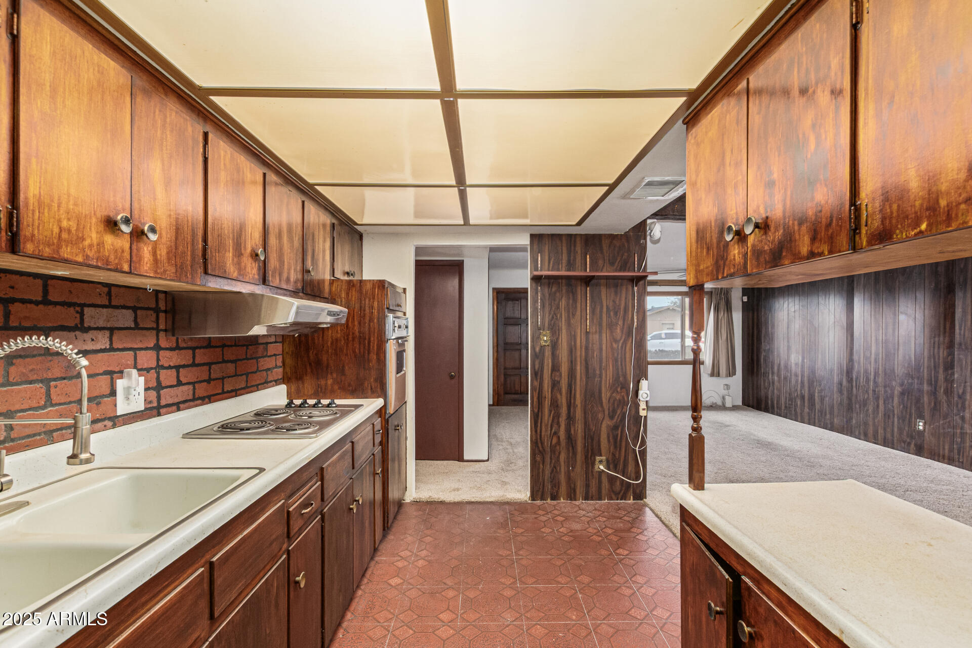 7917 West Flower Street Phoenix, AZ 85033 - Photo 12 of 54 Kitchen