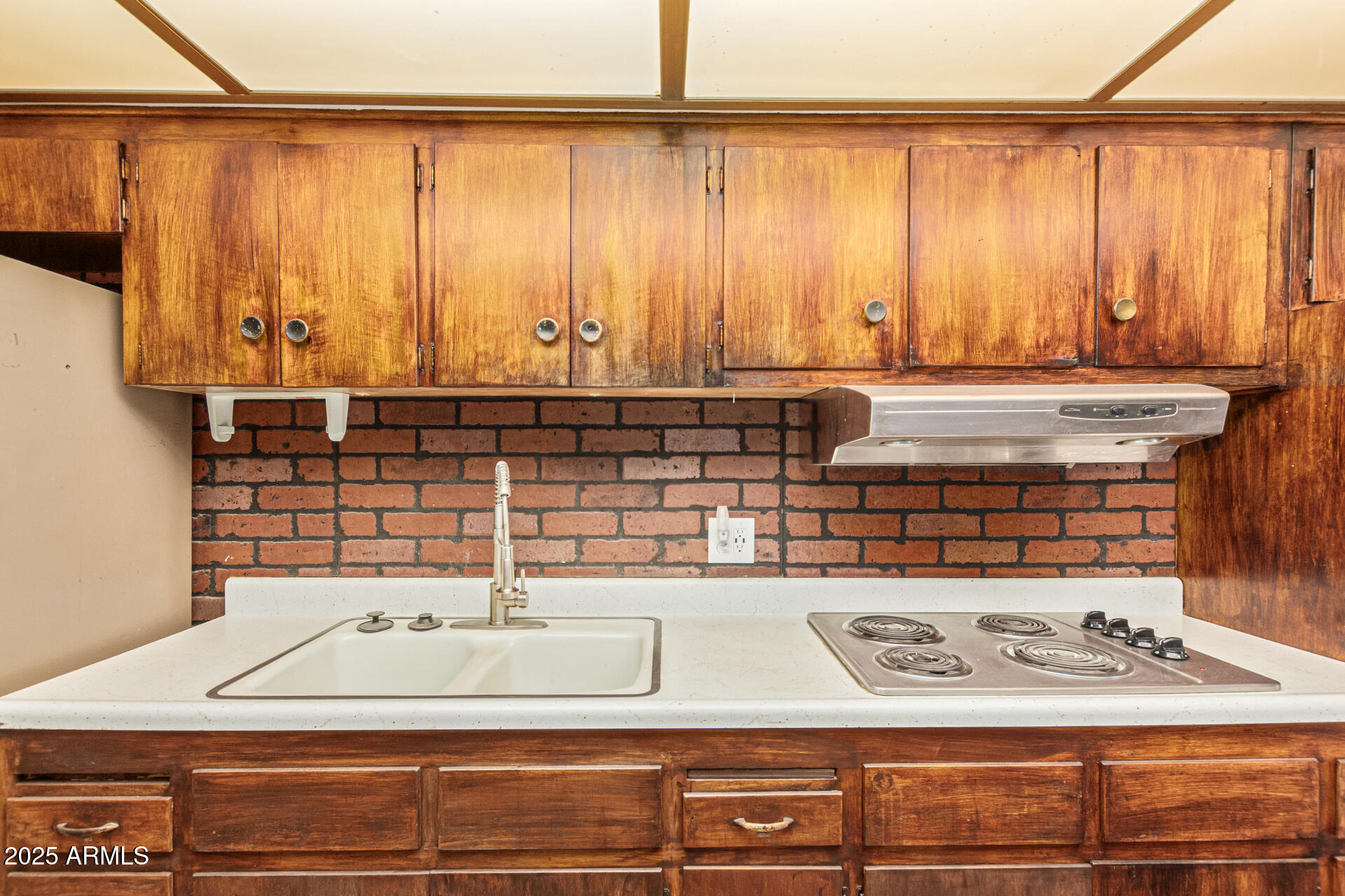 7917 West Flower Street Phoenix, AZ 85033 - Photo 13 of 54 Kitchen