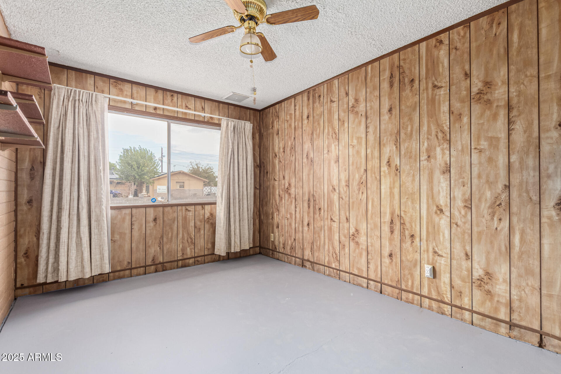 7917 West Flower Street Phoenix, AZ 85033 - Photo 29 of 54 Office/Den