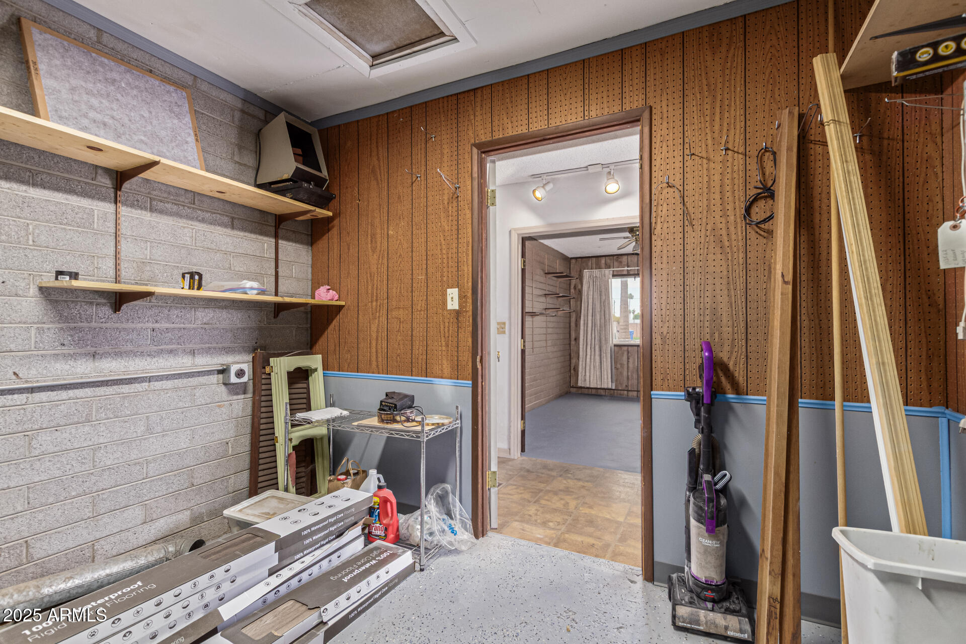 7917 West Flower Street Phoenix, AZ 85033 - Photo 33 of 54 Inside laundry