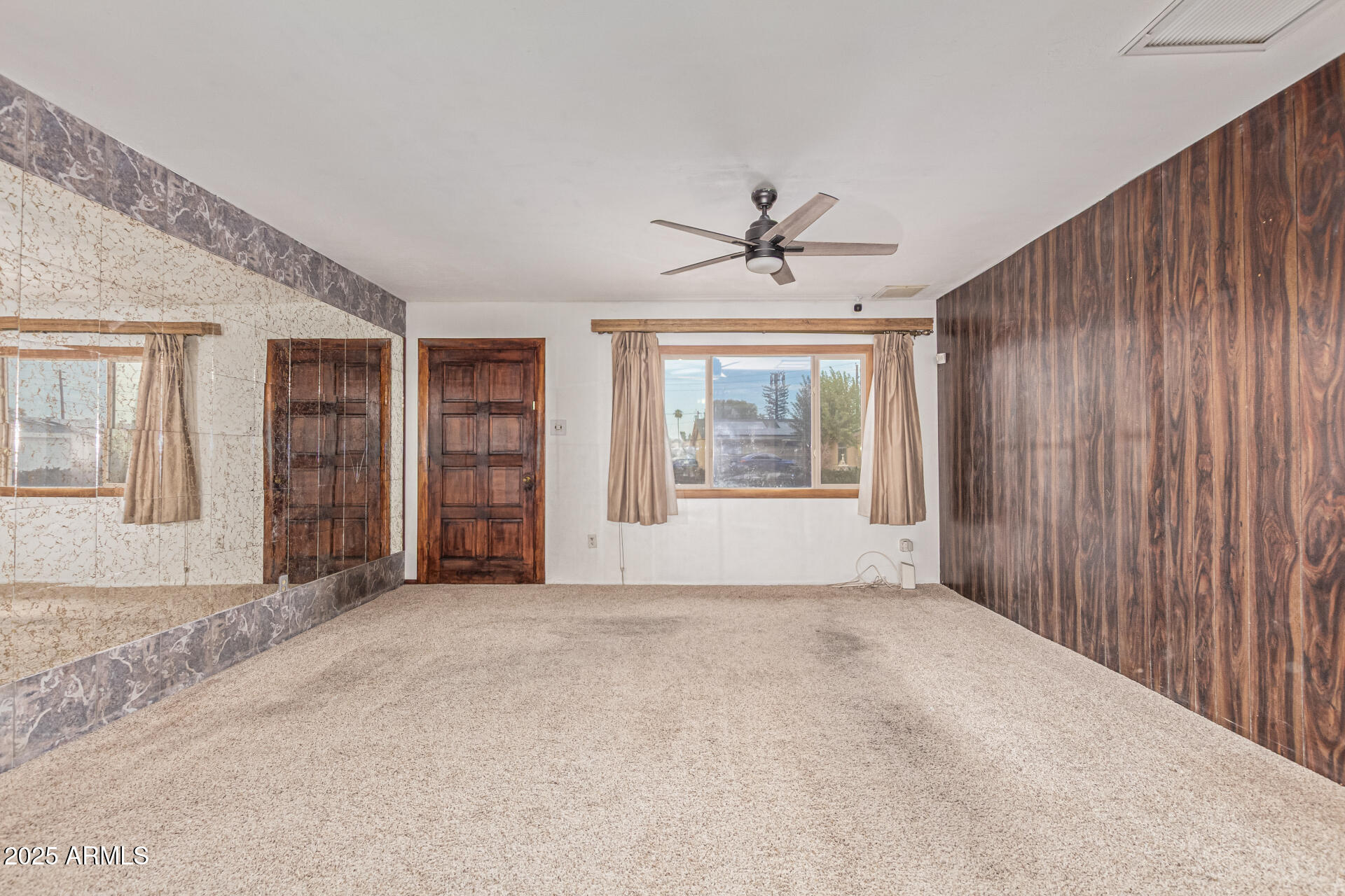 7917 West Flower Street Phoenix, AZ 85033 - Photo 7 of 54 Living Room