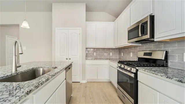 $285,990 | 855 Waukegan Road, Conroe, TX 77306