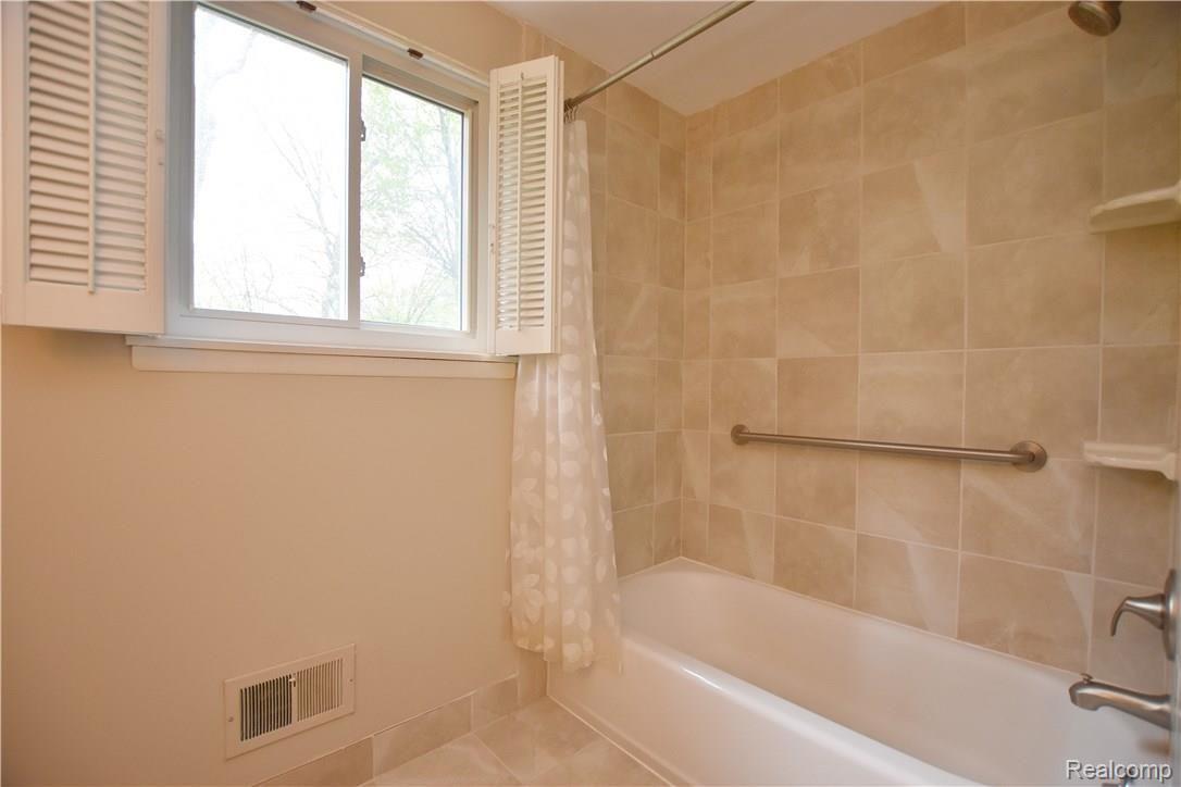 3523 Salem Road Troy, MI 48084 - Photo 26 of 38 Salem3523_26.JPG