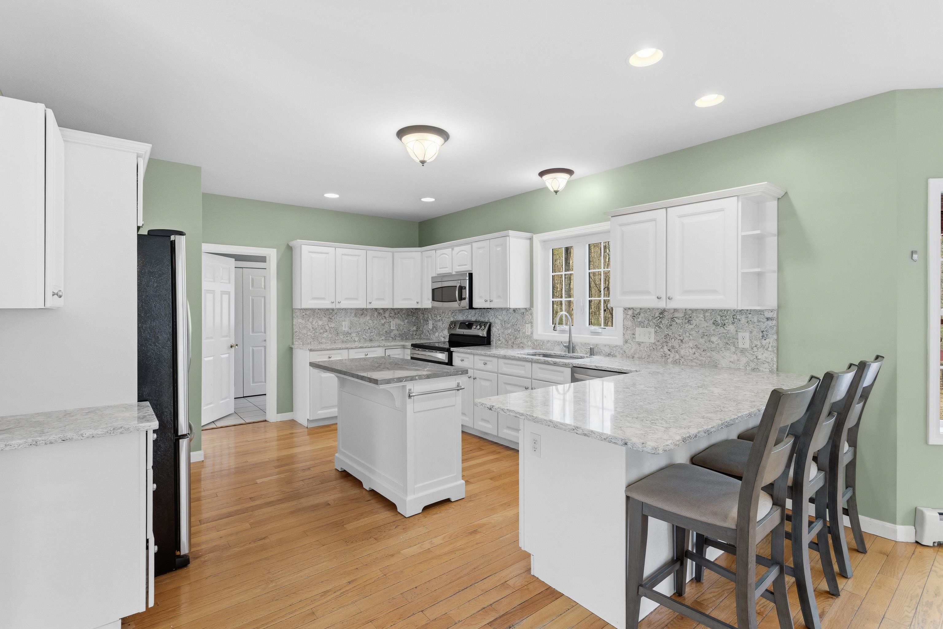 116 Fiddlehead Lane Chester, NH 03036 - Photo 7 of 40 Gallery Image 7