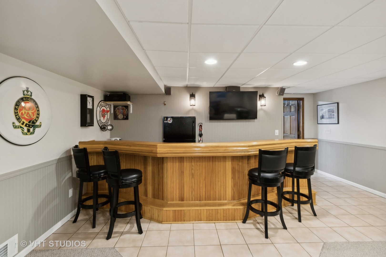 236 Foxmoor Road Fox River Grove, IL 60021 - Photo 18 of 28 a view of a dining room with furniture